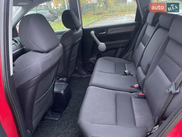 Красный Хонда СРВ, объемом двигателя 2 л и пробегом 270 тыс. км за 9800 $, фото 5 на Automoto.ua