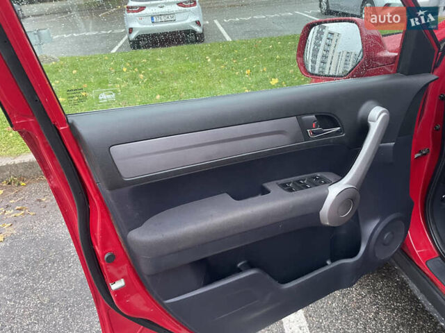 Красный Хонда СРВ, объемом двигателя 2 л и пробегом 270 тыс. км за 9800 $, фото 6 на Automoto.ua