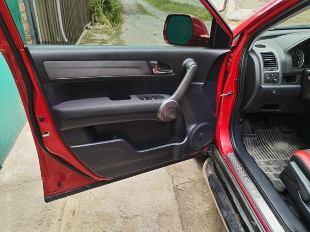 Красный Хонда СРВ, объемом двигателя 2.4 л и пробегом 235 тыс. км за 10500 $, фото 2 на Automoto.ua