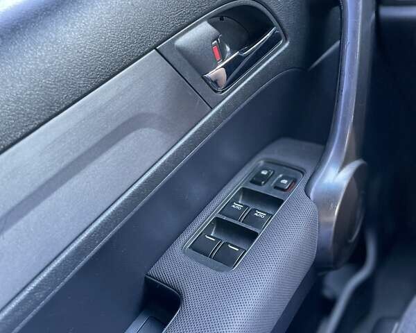 Хонда СРВ, объемом двигателя 2 л и пробегом 176 тыс. км за 9800 $, фото 6 на Automoto.ua