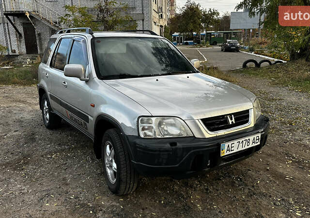 Серый Хонда СРВ, объемом двигателя 2 л и пробегом 312 тыс. км за 5000 $, фото 1 на Automoto.ua