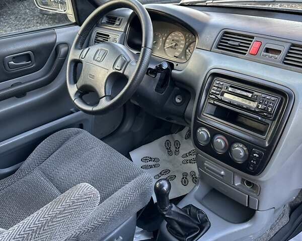 Серый Хонда СРВ, объемом двигателя 2 л и пробегом 300 тыс. км за 4950 $, фото 14 на Automoto.ua