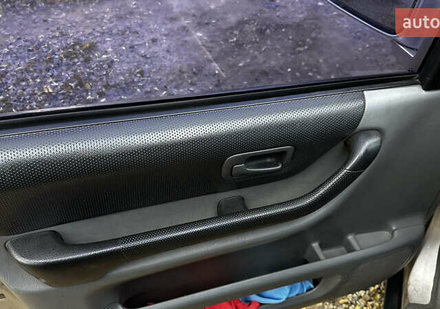 Серый Хонда СРВ, объемом двигателя 2 л и пробегом 312 тыс. км за 5000 $, фото 8 на Automoto.ua