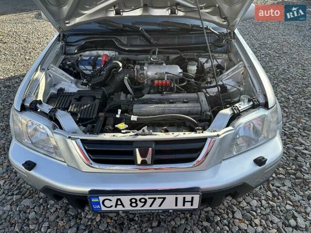Серый Хонда СРВ, объемом двигателя 2 л и пробегом 300 тыс. км за 4950 $, фото 3 на Automoto.ua