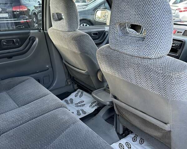 Серый Хонда СРВ, объемом двигателя 2 л и пробегом 300 тыс. км за 4950 $, фото 15 на Automoto.ua