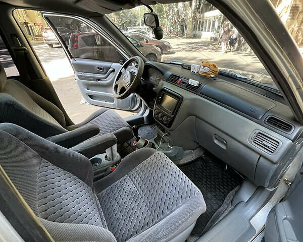 Серый Хонда СРВ, объемом двигателя 2 л и пробегом 150 тыс. км за 3799 $, фото 11 на Automoto.ua