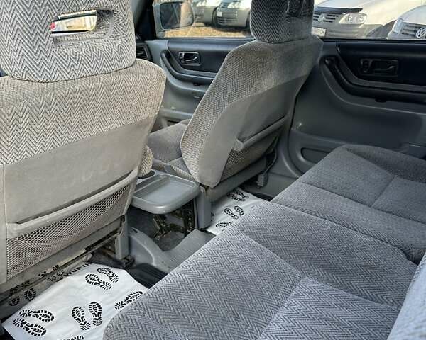 Серый Хонда СРВ, объемом двигателя 2 л и пробегом 300 тыс. км за 4950 $, фото 16 на Automoto.ua