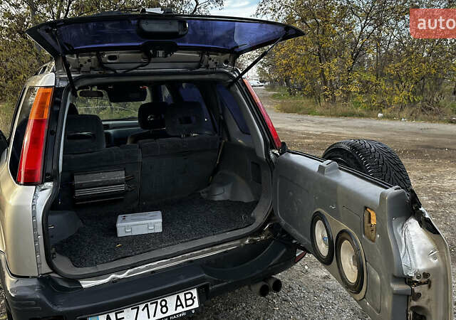 Серый Хонда СРВ, объемом двигателя 2 л и пробегом 312 тыс. км за 5000 $, фото 6 на Automoto.ua