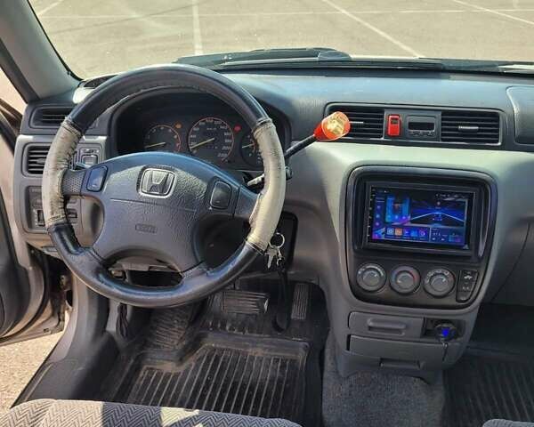 Сірий Хонда СРВ, об'ємом двигуна 2 л та пробігом 350 тис. км за 4998 $, фото 4 на Automoto.ua