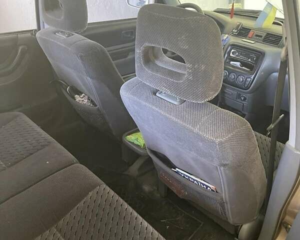 Сірий Хонда СРВ, об'ємом двигуна 2 л та пробігом 260 тис. км за 5300 $, фото 5 на Automoto.ua