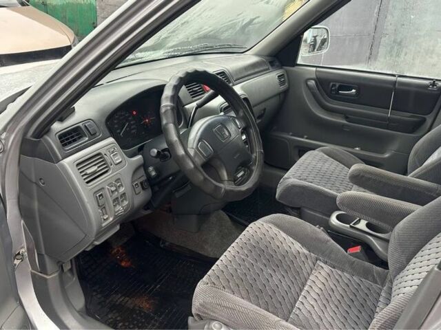 Серый Хонда СРВ, объемом двигателя 2 л и пробегом 317 тыс. км за 2050 $, фото 6 на Automoto.ua