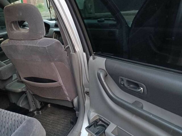 Сірий Хонда СРВ, об'ємом двигуна 2 л та пробігом 143 тис. км за 5800 $, фото 4 на Automoto.ua