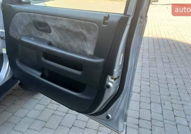 Серый Хонда СРВ, объемом двигателя 2 л и пробегом 240 тыс. км за 6700 $, фото 14 на Automoto.ua