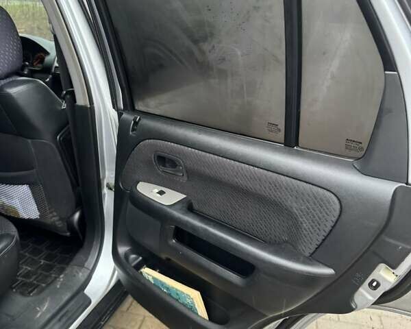Сірий Хонда СРВ, об'ємом двигуна 2 л та пробігом 215 тис. км за 7800 $, фото 6 на Automoto.ua