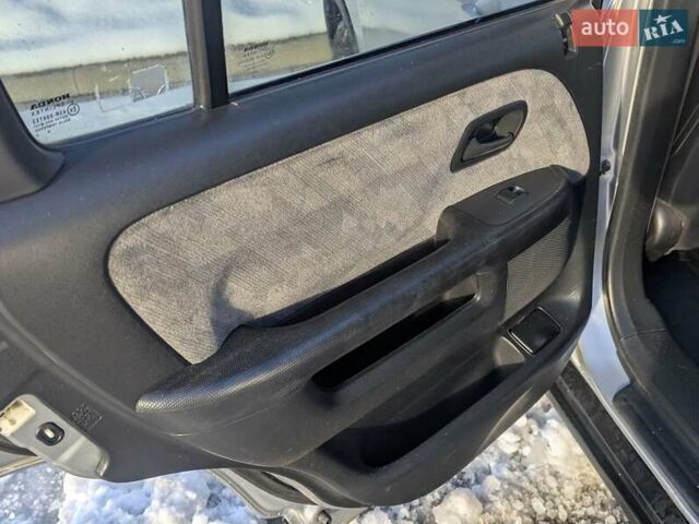 Сірий Хонда СРВ, об'ємом двигуна 2 л та пробігом 281 тис. км за 5900 $, фото 22 на Automoto.ua