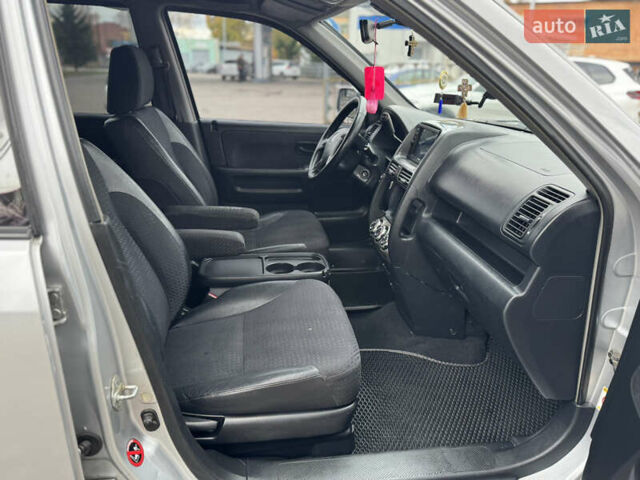 Серый Хонда СРВ, объемом двигателя 2 л и пробегом 228 тыс. км за 5800 $, фото 24 на Automoto.ua