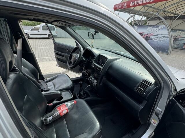 Серый Хонда СРВ, объемом двигателя 2.2 л и пробегом 310 тыс. км за 2500 $, фото 6 на Automoto.ua