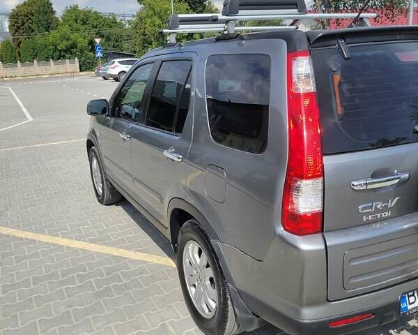 Серый Хонда СРВ, объемом двигателя 2.2 л и пробегом 317 тыс. км за 7500 $, фото 3 на Automoto.ua