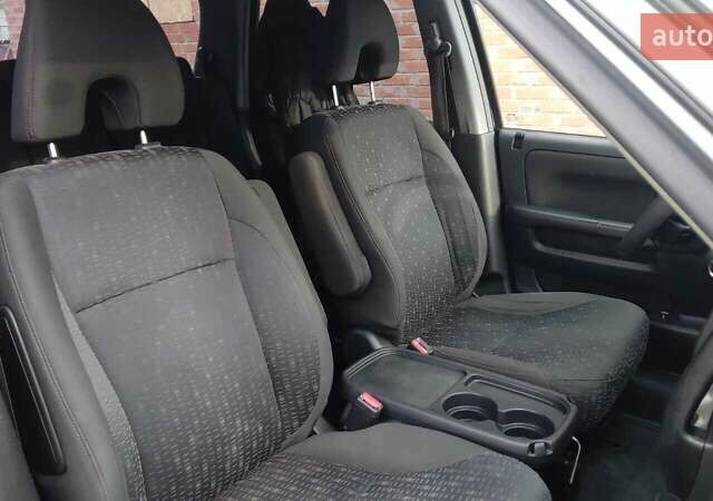 Серый Хонда СРВ, объемом двигателя 2 л и пробегом 318 тыс. км за 9999 $, фото 4 на Automoto.ua