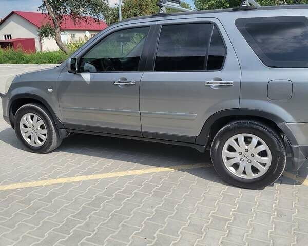 Серый Хонда СРВ, объемом двигателя 2.2 л и пробегом 317 тыс. км за 7500 $, фото 2 на Automoto.ua