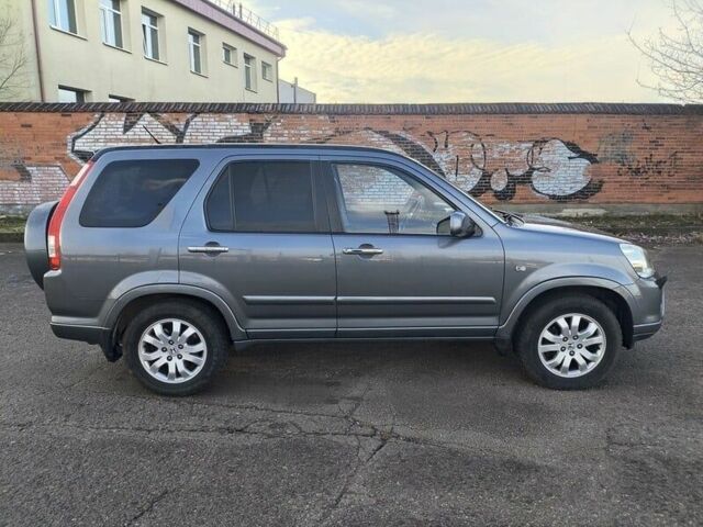 Серый Хонда СРВ, объемом двигателя 2.2 л и пробегом 259 тыс. км за 3200 $, фото 1 на Automoto.ua