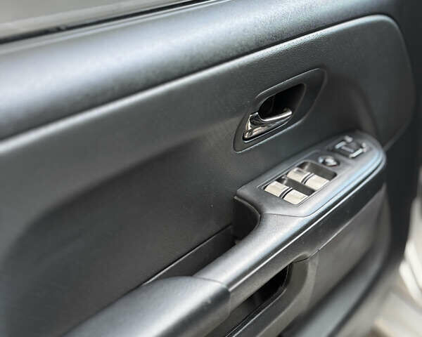 Серый Хонда СРВ, объемом двигателя 2 л и пробегом 290 тыс. км за 5900 $, фото 8 на Automoto.ua