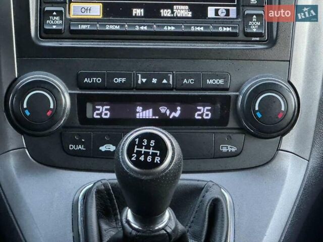 Серый Хонда СРВ, объемом двигателя 2.2 л и пробегом 286 тыс. км за 9100 $, фото 22 на Automoto.ua