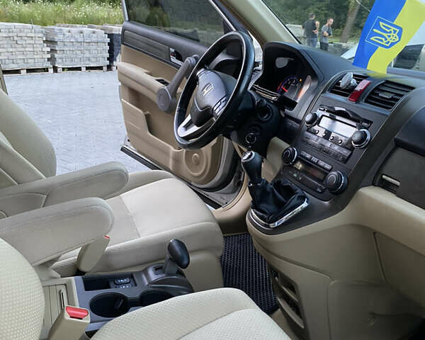 Серый Хонда СРВ, объемом двигателя 2.2 л и пробегом 230 тыс. км за 9500 $, фото 12 на Automoto.ua