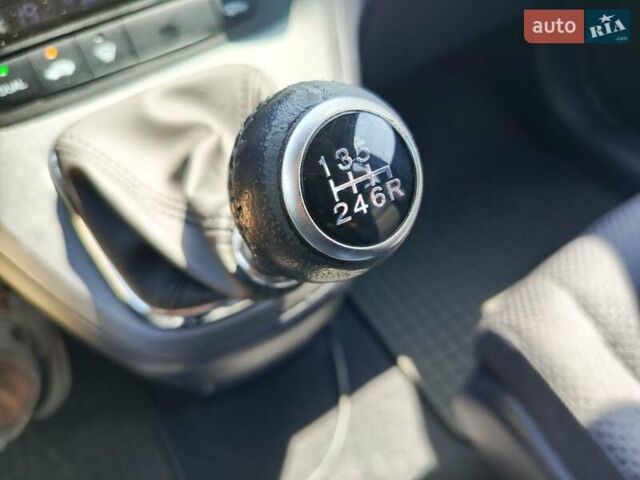 Серый Хонда СРВ, объемом двигателя 2.2 л и пробегом 247 тыс. км за 10550 $, фото 8 на Automoto.ua