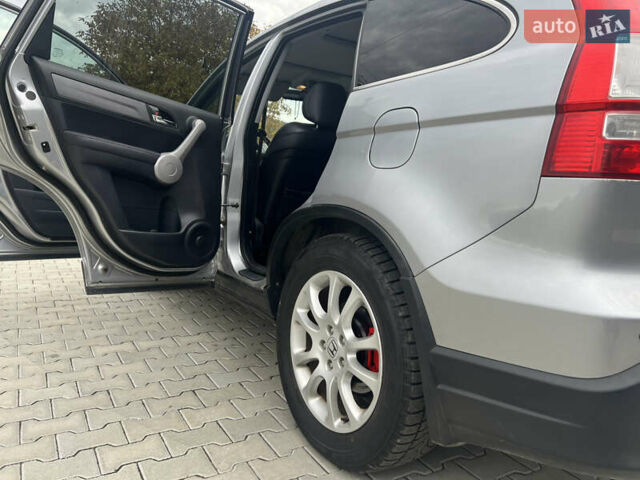 Серый Хонда СРВ, объемом двигателя 2.2 л и пробегом 293 тыс. км за 9800 $, фото 31 на Automoto.ua