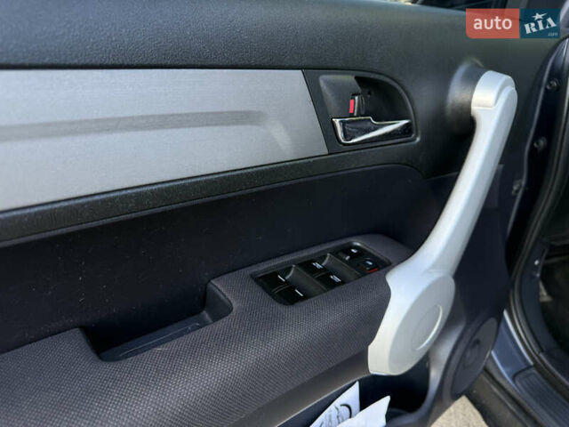 Серый Хонда СРВ, объемом двигателя 2 л и пробегом 260 тыс. км за 10600 $, фото 15 на Automoto.ua