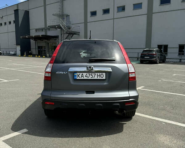 Серый Хонда СРВ, объемом двигателя 2.35 л и пробегом 300 тыс. км за 8500 $, фото 2 на Automoto.ua