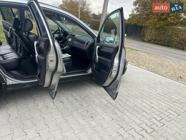 Серый Хонда СРВ, объемом двигателя 2.2 л и пробегом 293 тыс. км за 9800 $, фото 29 на Automoto.ua