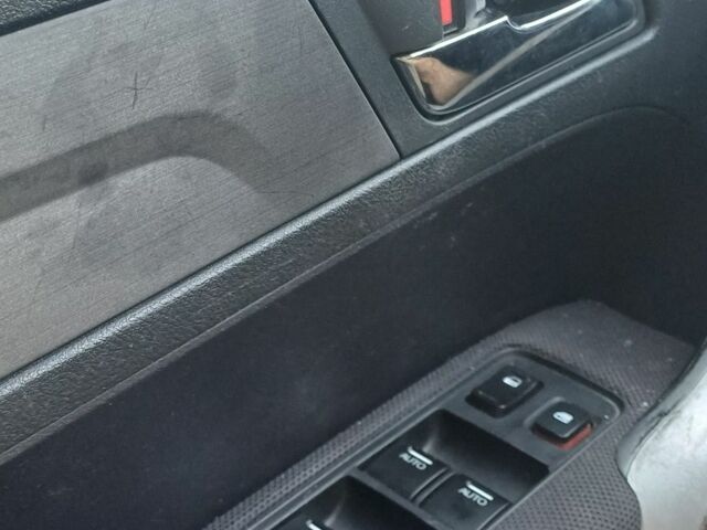 Серый Хонда СРВ, объемом двигателя 2 л и пробегом 191 тыс. км за 10000 $, фото 7 на Automoto.ua