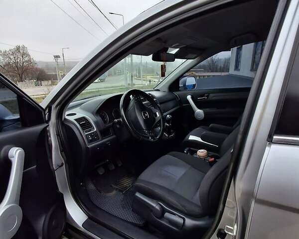 Серый Хонда СРВ, объемом двигателя 2 л и пробегом 240 тыс. км за 8200 $, фото 6 на Automoto.ua