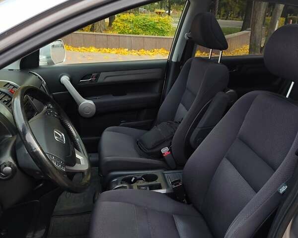 Серый Хонда СРВ, объемом двигателя 2.2 л и пробегом 240 тыс. км за 9900 $, фото 8 на Automoto.ua