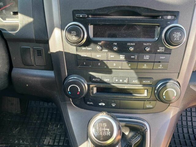 Серый Хонда СРВ, объемом двигателя 2.2 л и пробегом 180 тыс. км за 11200 $, фото 9 на Automoto.ua