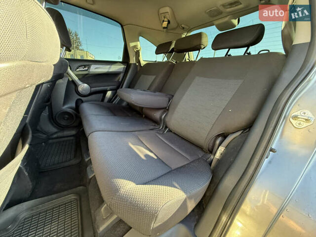 Серый Хонда СРВ, объемом двигателя 2.4 л и пробегом 214 тыс. км за 9500 $, фото 33 на Automoto.ua