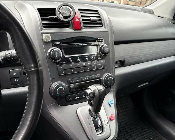 Серый Хонда СРВ, объемом двигателя 2.4 л и пробегом 220 тыс. км за 10700 $, фото 4 на Automoto.ua