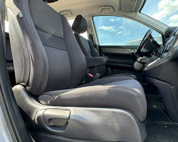 Серый Хонда СРВ, объемом двигателя 2.2 л и пробегом 220 тыс. км за 11300 $, фото 33 на Automoto.ua