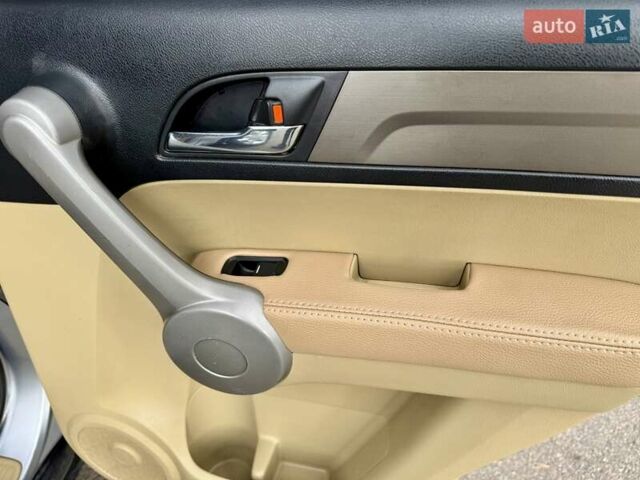 Серый Хонда СРВ, объемом двигателя 2.4 л и пробегом 164 тыс. км за 11450 $, фото 20 на Automoto.ua