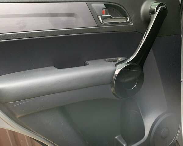 Серый Хонда СРВ, объемом двигателя 2.4 л и пробегом 222 тыс. км за 9300 $, фото 13 на Automoto.ua