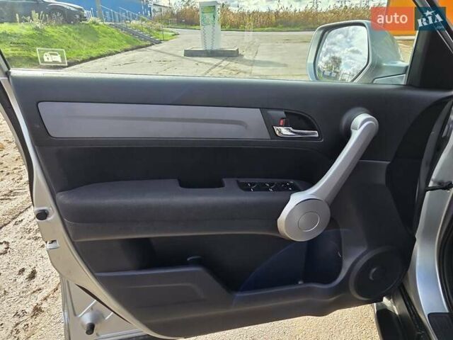 Серый Хонда СРВ, объемом двигателя 2.2 л и пробегом 241 тыс. км за 10500 $, фото 29 на Automoto.ua