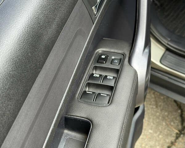 Серый Хонда СРВ, объемом двигателя 2.35 л и пробегом 200 тыс. км за 9999 $, фото 21 на Automoto.ua