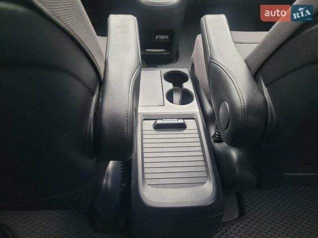 Серый Хонда СРВ, объемом двигателя 2.4 л и пробегом 335 тыс. км за 8300 $, фото 30 на Automoto.ua