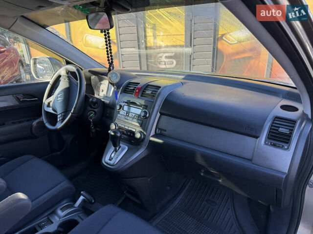 Серый Хонда СРВ, объемом двигателя 2.4 л и пробегом 214 тыс. км за 9500 $, фото 27 на Automoto.ua