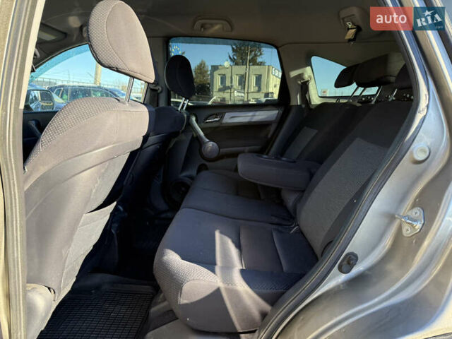 Серый Хонда СРВ, объемом двигателя 2.4 л и пробегом 214 тыс. км за 9500 $, фото 34 на Automoto.ua