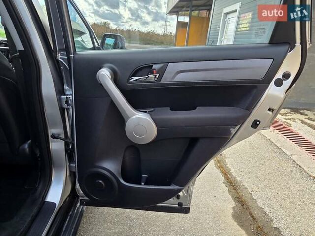 Серый Хонда СРВ, объемом двигателя 2.2 л и пробегом 241 тыс. км за 10500 $, фото 28 на Automoto.ua