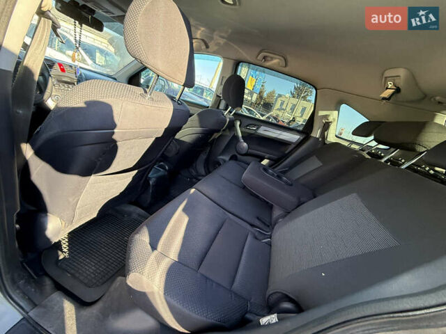 Серый Хонда СРВ, объемом двигателя 2.4 л и пробегом 214 тыс. км за 9500 $, фото 32 на Automoto.ua