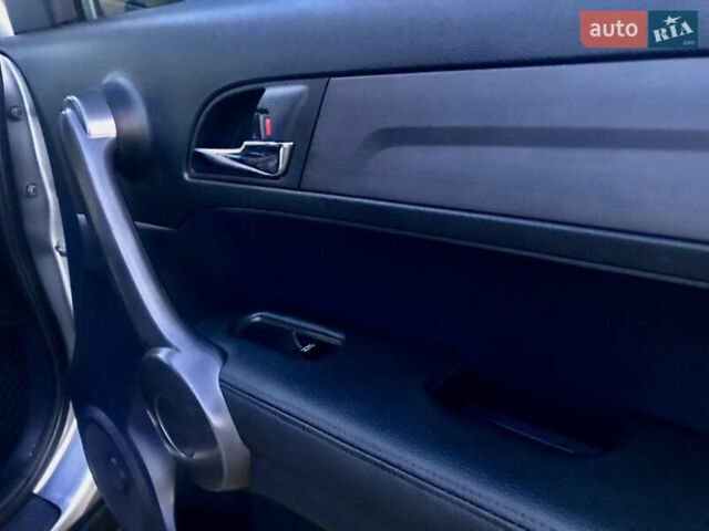 Сірий Хонда СРВ, об'ємом двигуна 2.4 л та пробігом 255 тис. км за 11200 $, фото 12 на Automoto.ua